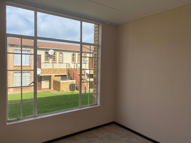 Apartment For Sale in Laser Park - Photo 10