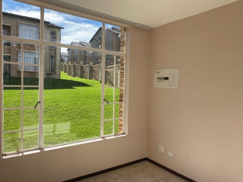 Apartment For Sale in Laser Park - Photo 8