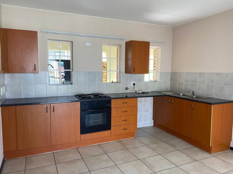 Apartment For Sale in Laser Park - Photo 5