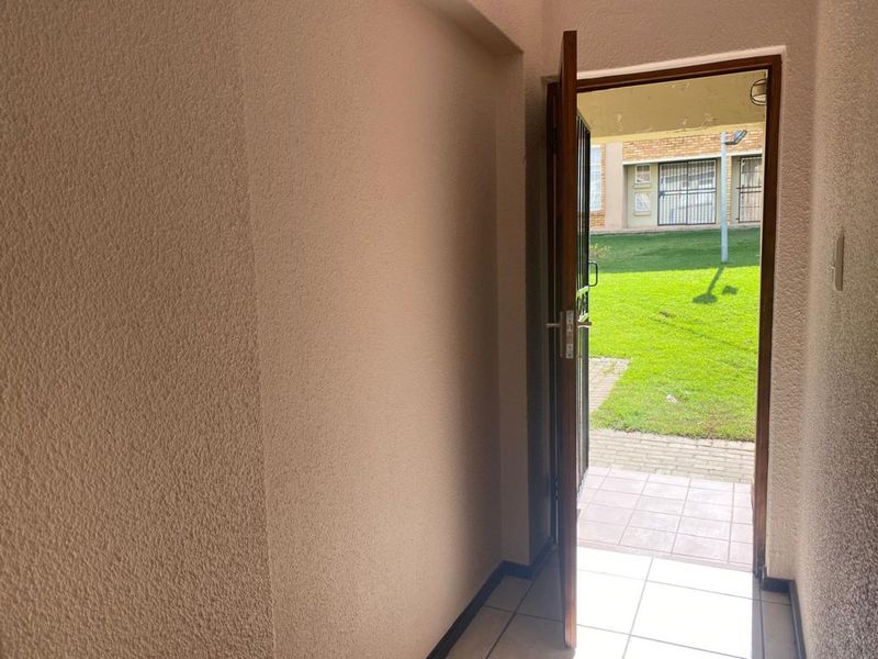 Apartment For Sale in Laser Park - Photo 2