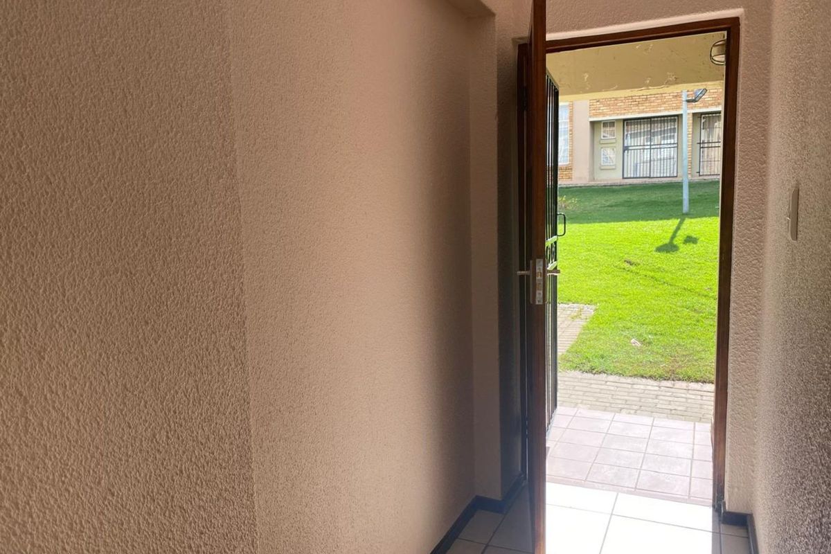 Apartment For Sale in Laser Park - Photo 2