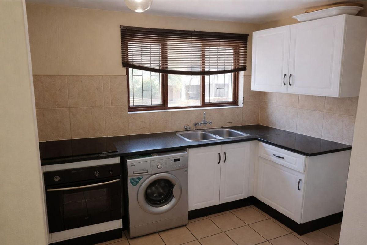 House For Sale in Sunninghill - Photo 3