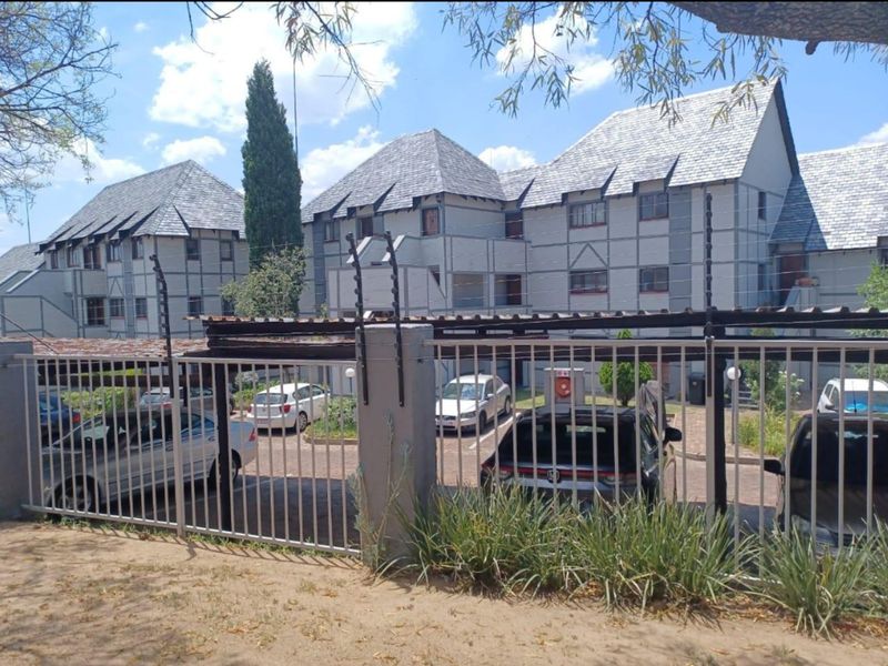 House For Sale in Sunninghill - Photo 2