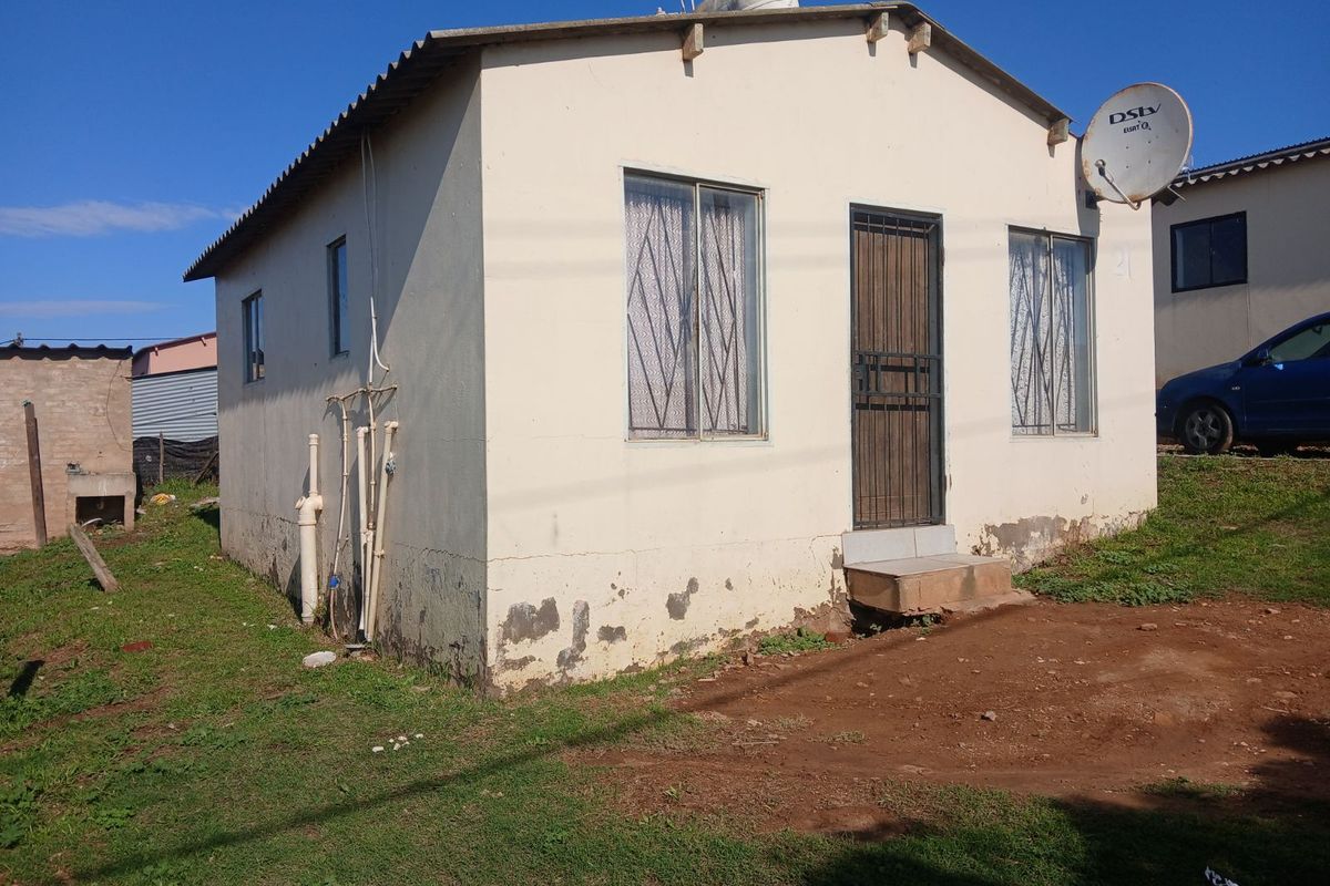 House For Sale in Kwanonqaba - Photo 2