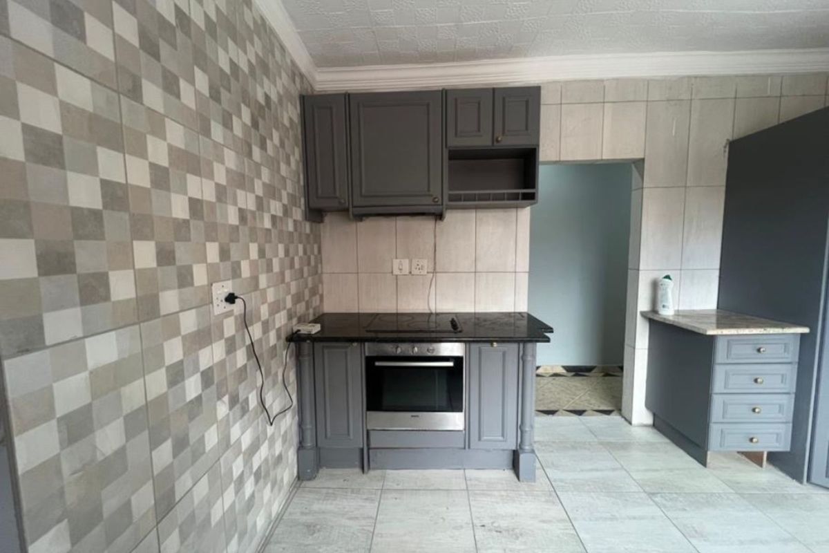 House To Rent in Edleen - Photo 2