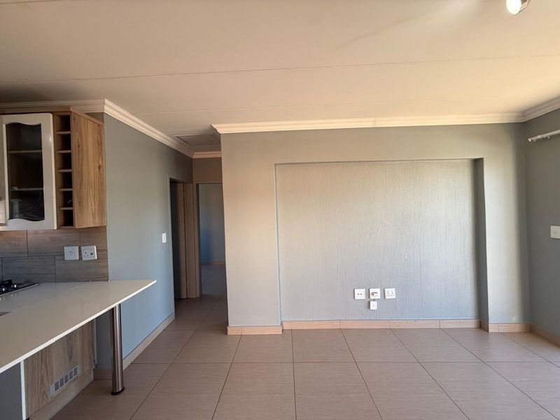 Townhouse To Rent in Pretoria West - Photo 9