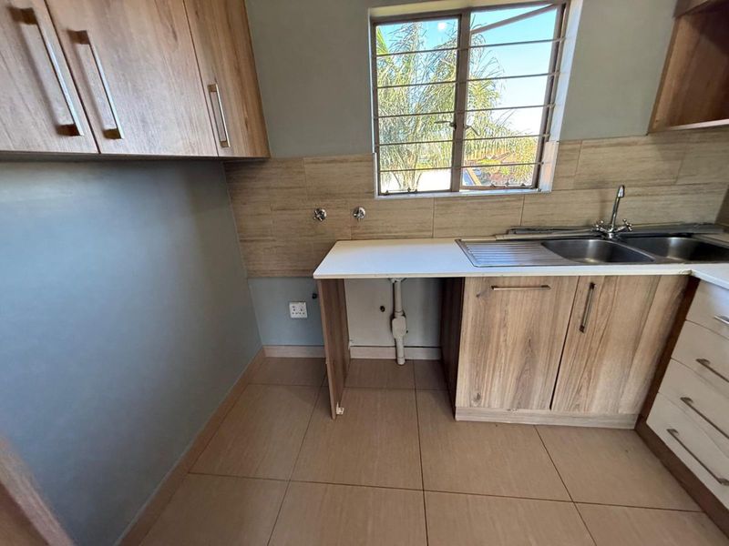 Townhouse To Rent in Pretoria West - Photo 3