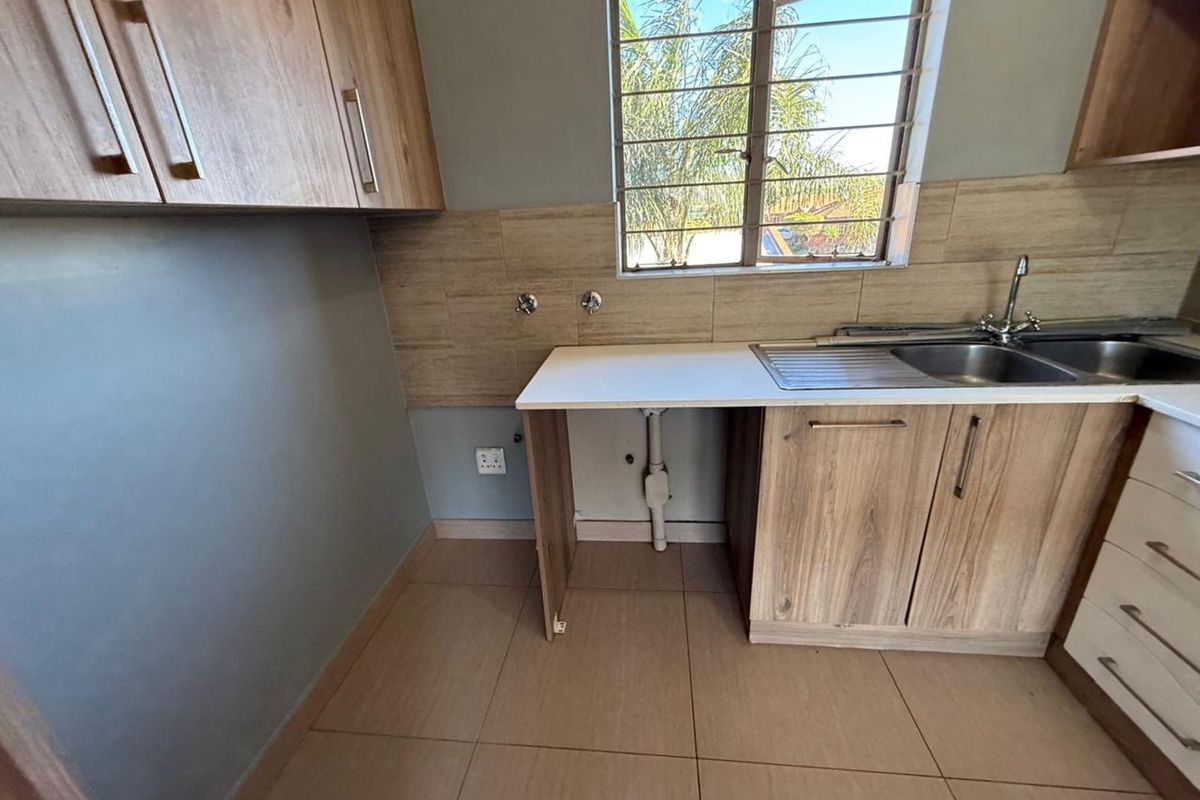 Townhouse To Rent in Pretoria West - Photo 3