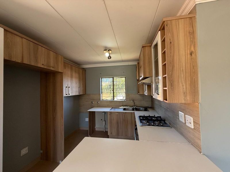 Townhouse To Rent in Pretoria West - Photo 5