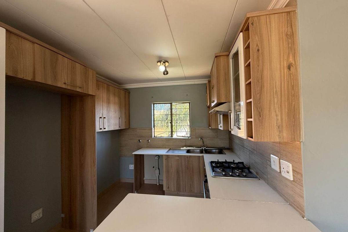 Townhouse To Rent in Pretoria West - Photo 5