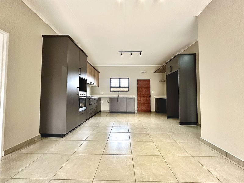 Townhouse For Sale in Rietvalleirand - Photo 3
