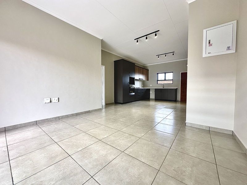 Townhouse For Sale in Rietvalleirand - Photo 8