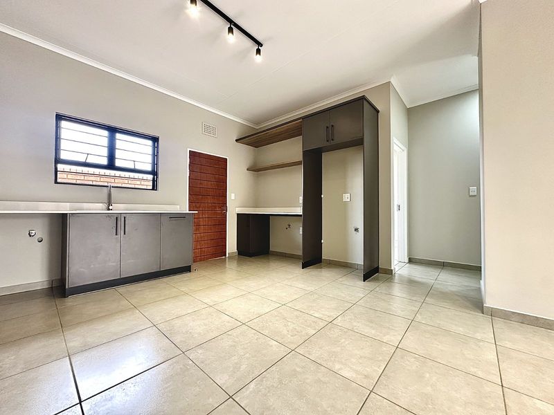 Townhouse For Sale in Rietvalleirand - Photo 6