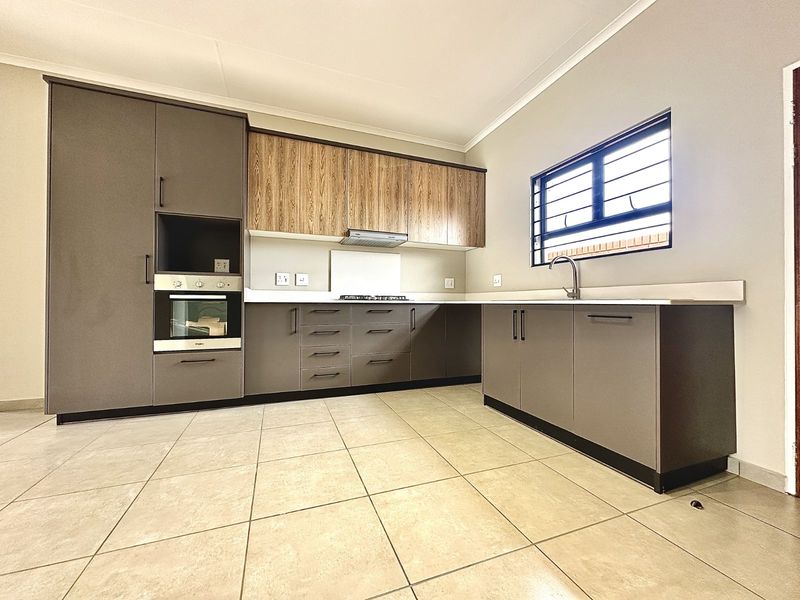 Townhouse For Sale in Rietvalleirand - Photo 5