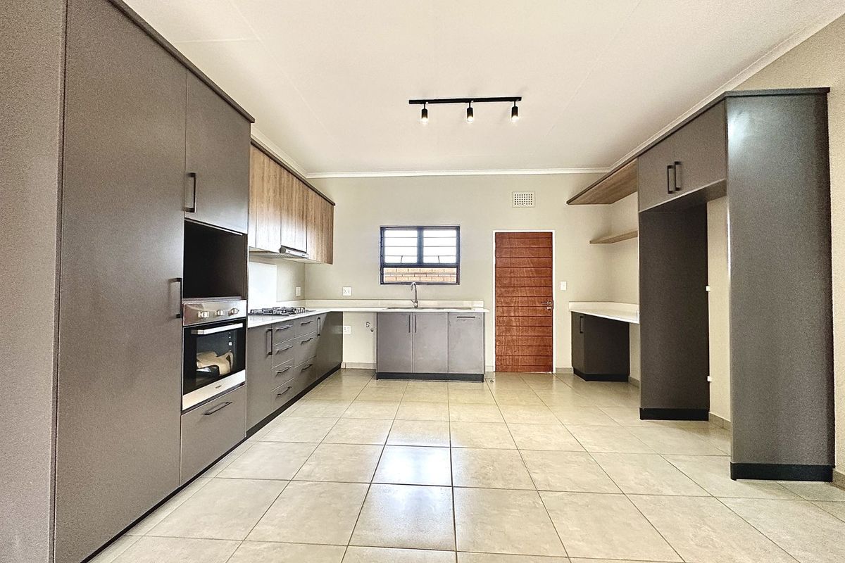 Townhouse For Sale in Rietvalleirand - Photo 2
