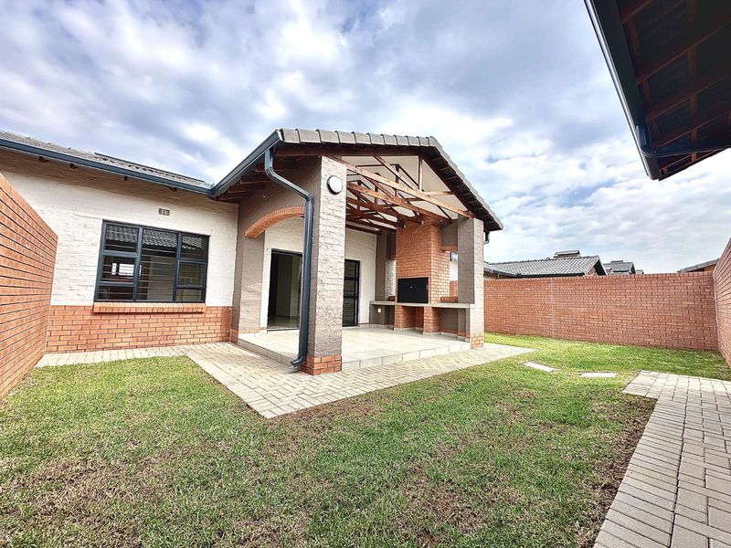 Townhouse For Sale in Rietvalleirand - Photo 1