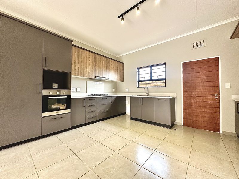 Townhouse For Sale in Rietvalleirand - Photo 4