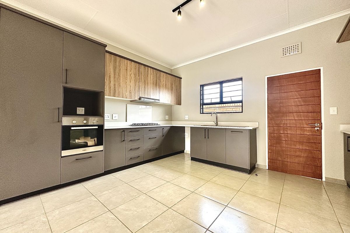 Townhouse For Sale in Rietvalleirand - Photo 4