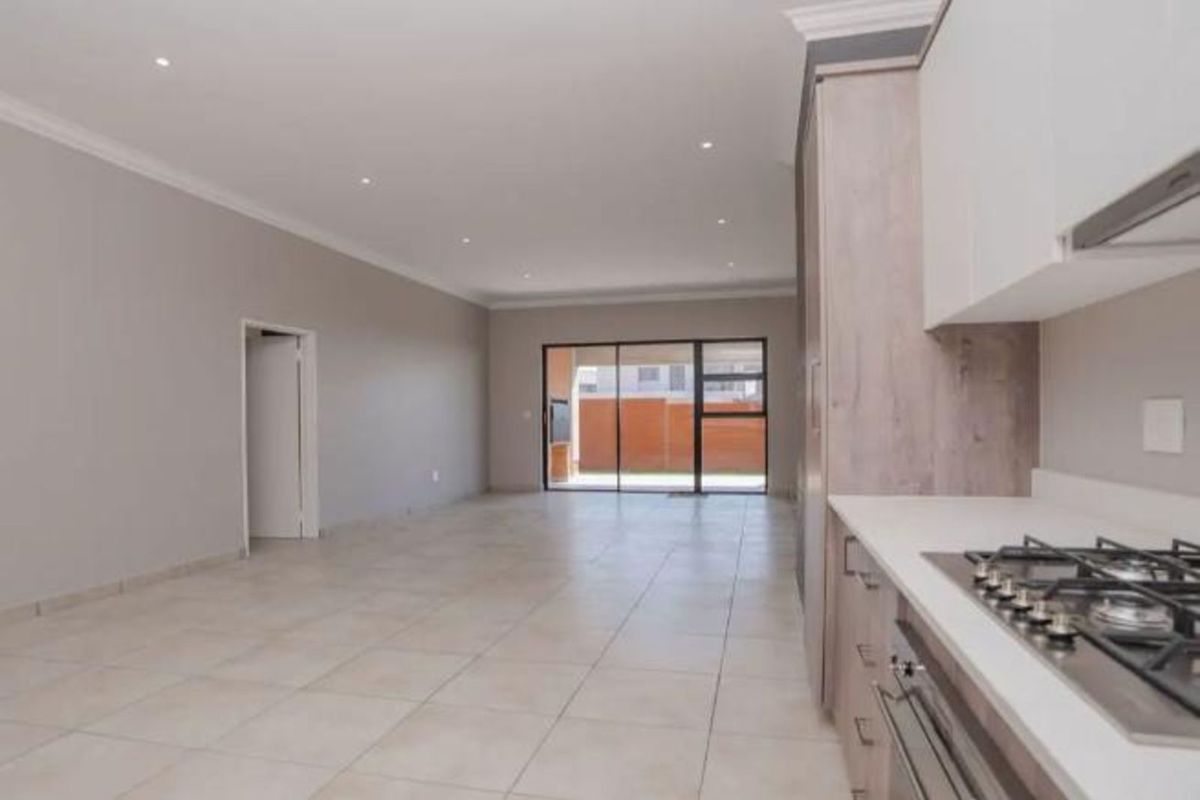 House For Sale in Six Fountains - Photo 5