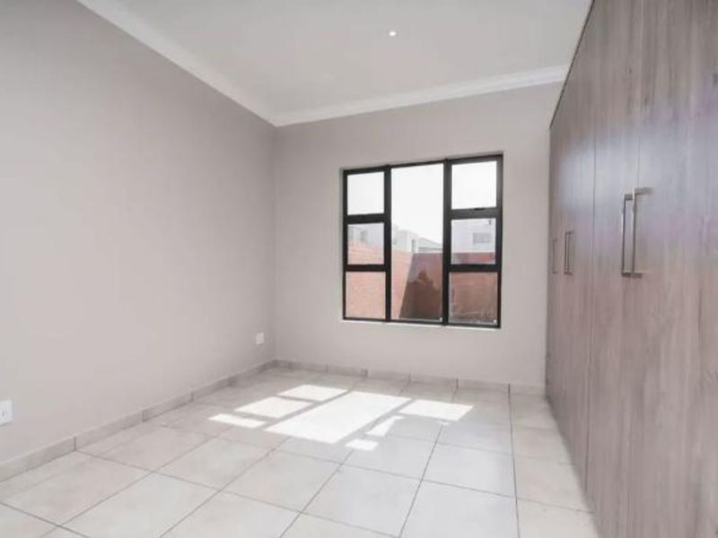 House For Sale in Six Fountains - Photo 10