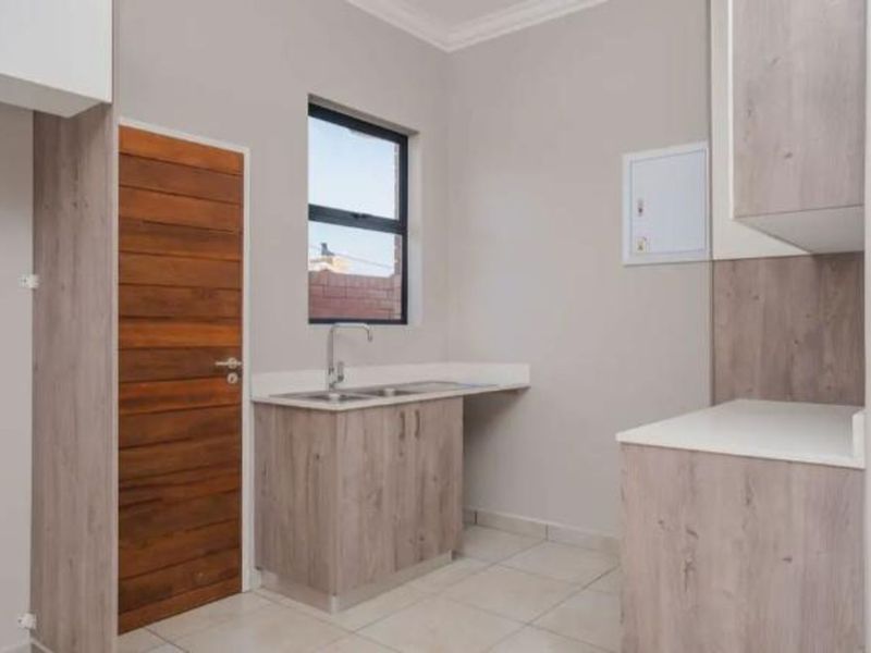 House For Sale in Six Fountains - Photo 8