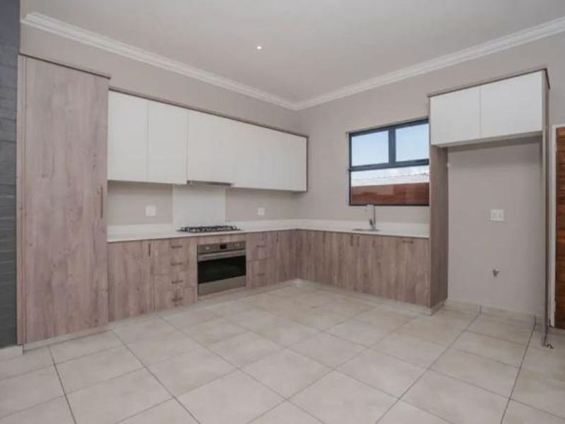 House For Sale in Six Fountains - Photo 7