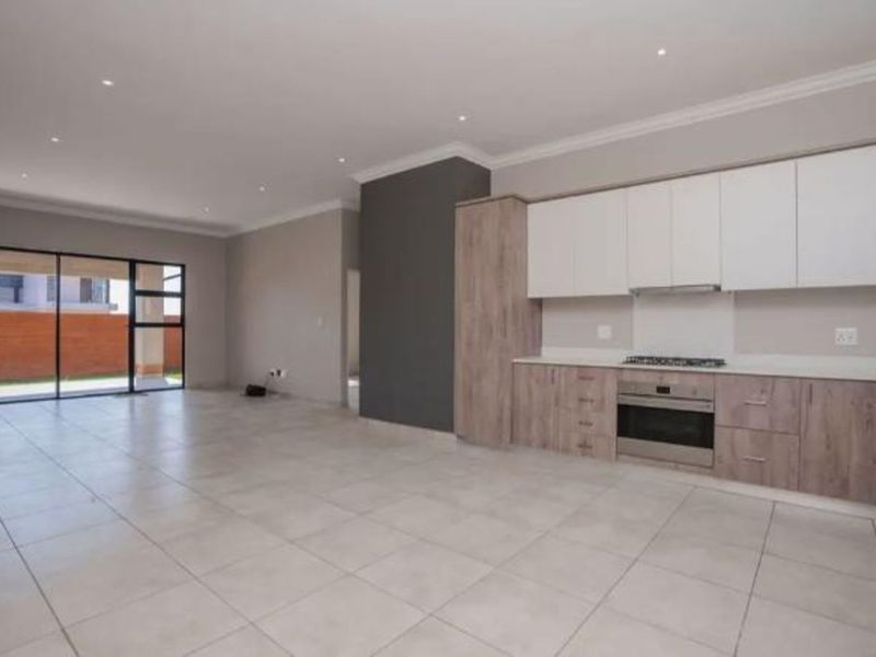 House For Sale in Six Fountains - Photo 6