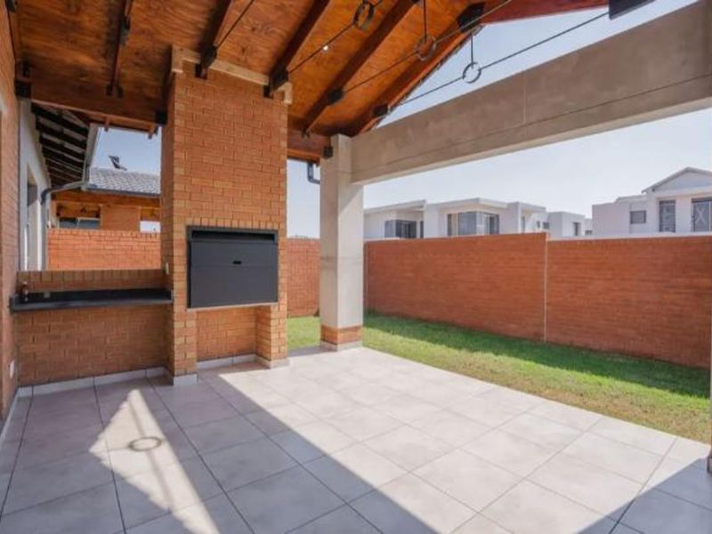 House For Sale in Six Fountains - Photo 4