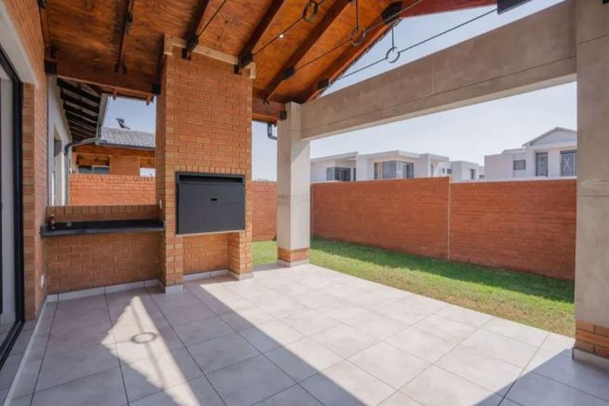 House For Sale in Six Fountains - Photo 4