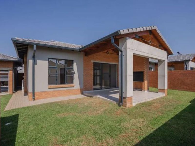 House For Sale in Six Fountains - Photo 2