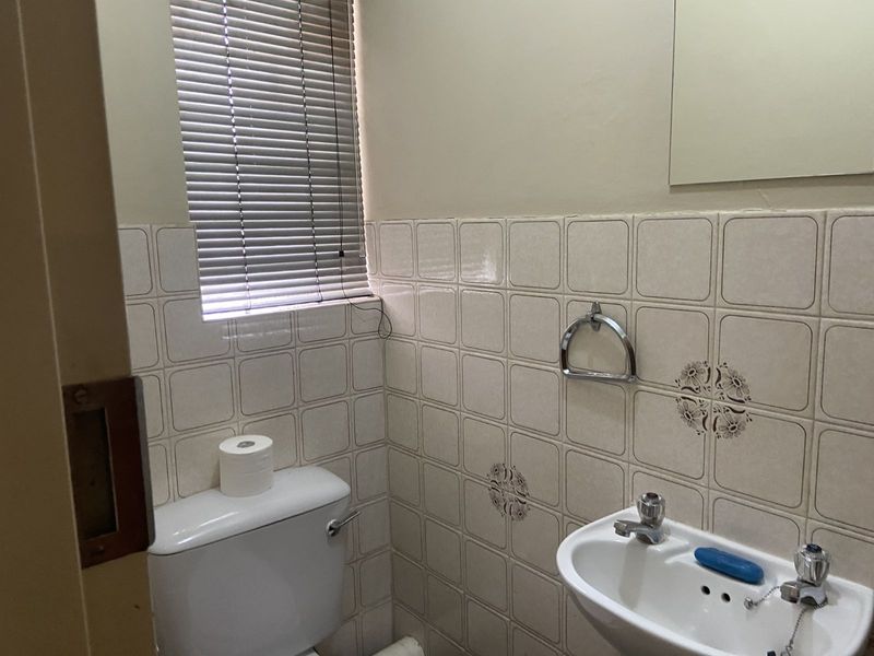 Townhouse To Rent in Bergbron - Photo 10