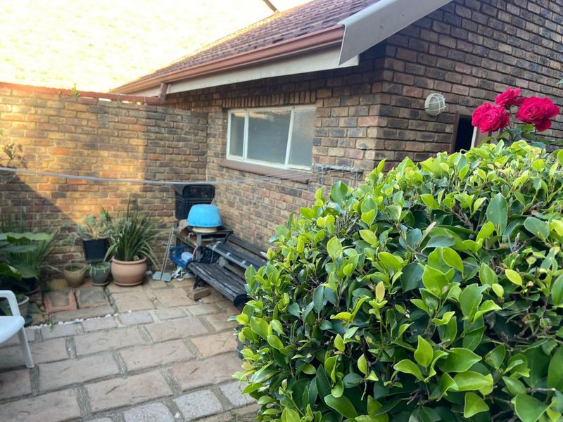 Townhouse To Rent in Bergbron - Photo 4