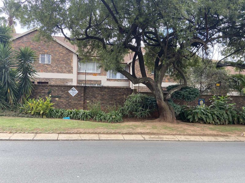 Townhouse To Rent in Bergbron - Photo 2