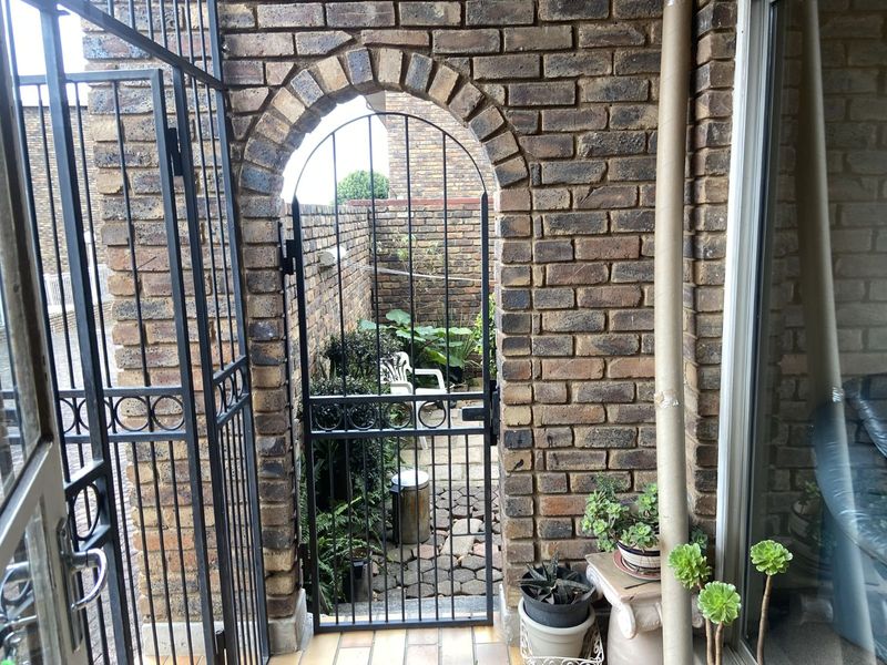 Townhouse To Rent in Bergbron - Photo 3