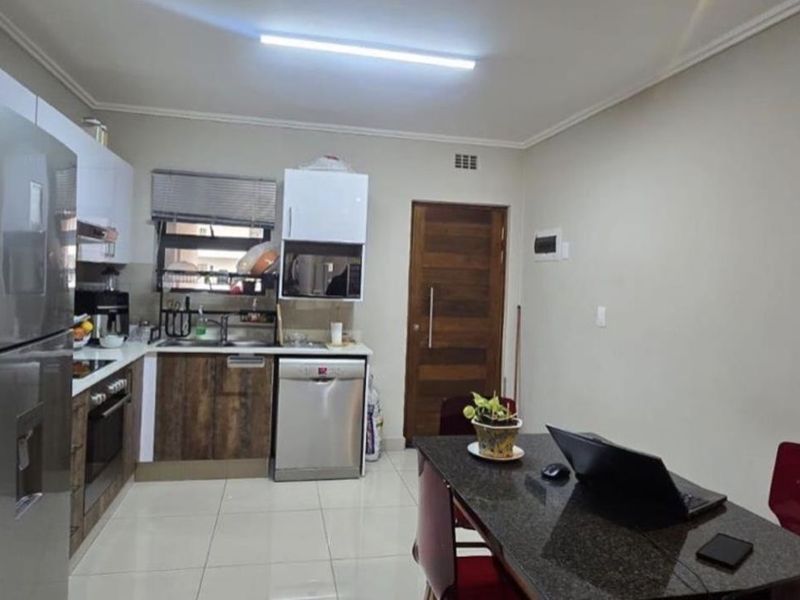 Apartment For Sale in Umhlanga Ridge - Photo 2