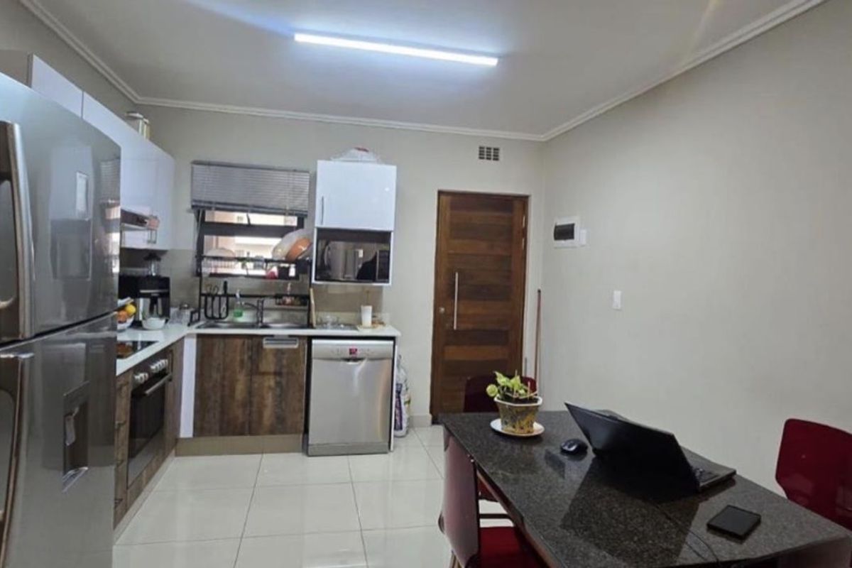 Apartment For Sale in Umhlanga Ridge - Photo 2