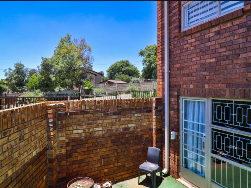 House For Sale in Corlett Gardens - Photo 3