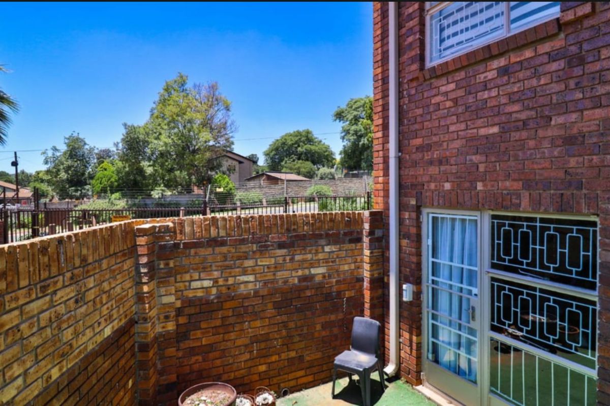 House For Sale in Corlett Gardens - Photo 3