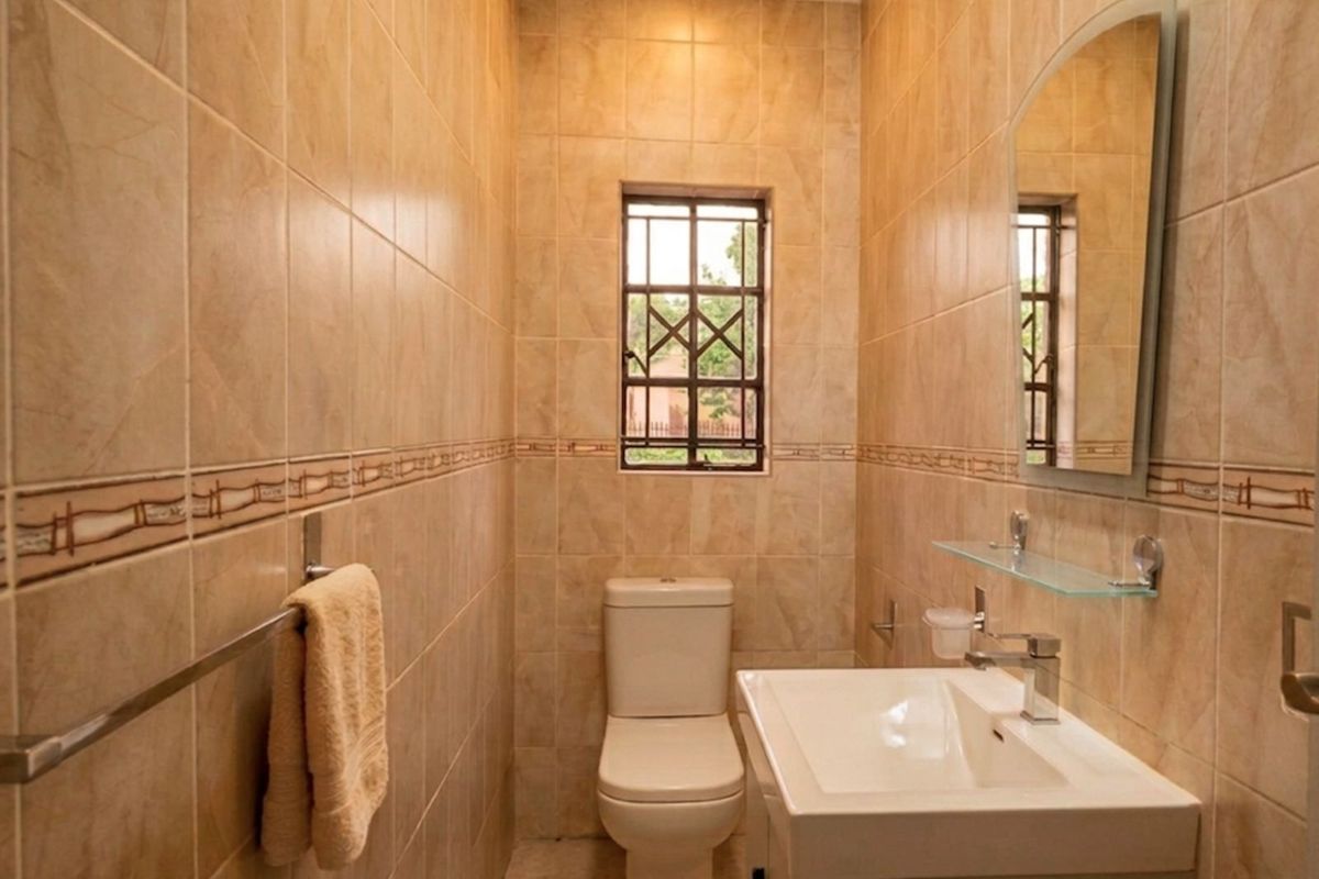House For Sale in Sharonlea - Photo 5