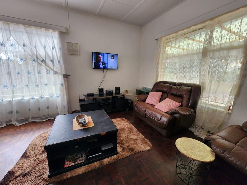 House For Sale in Cassandra - Photo 2