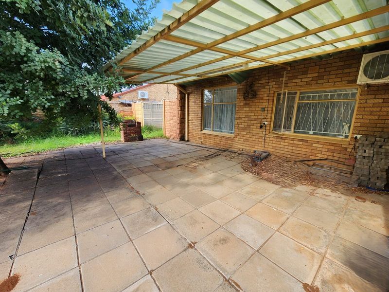 House For Sale in Cassandra - Photo 1