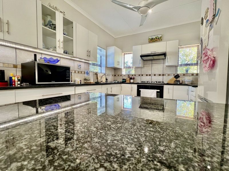 House For Sale in Stilbaai Wes - Photo 10