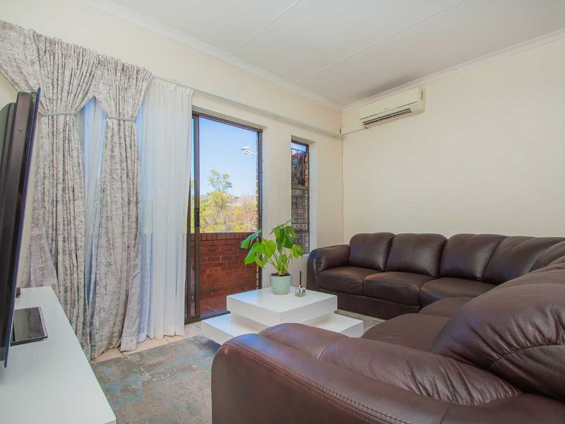 Apartment For Sale in Weltevreden Park - Photo 10