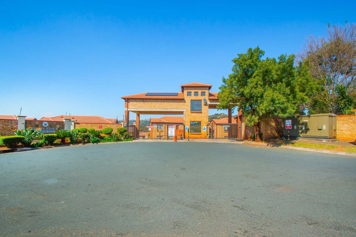 Apartment For Sale in Weltevreden Park - Photo 4