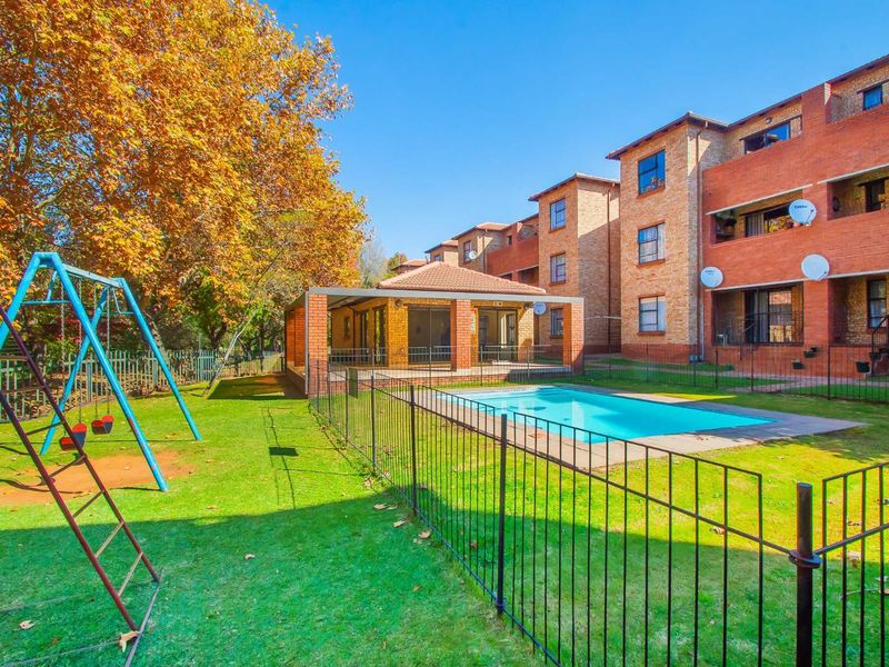 Apartment For Sale in Weltevreden Park - Photo 2