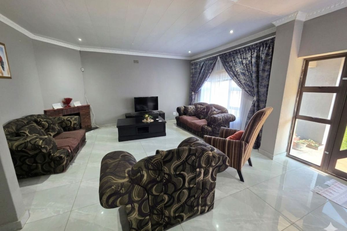 House For Sale in Beaconsfield - Photo 2