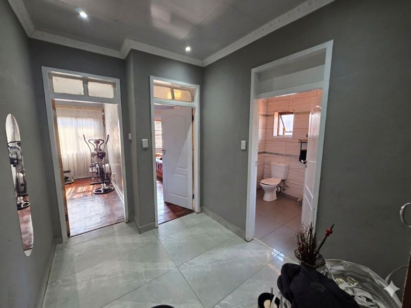 House For Sale in Beaconsfield - Photo 6