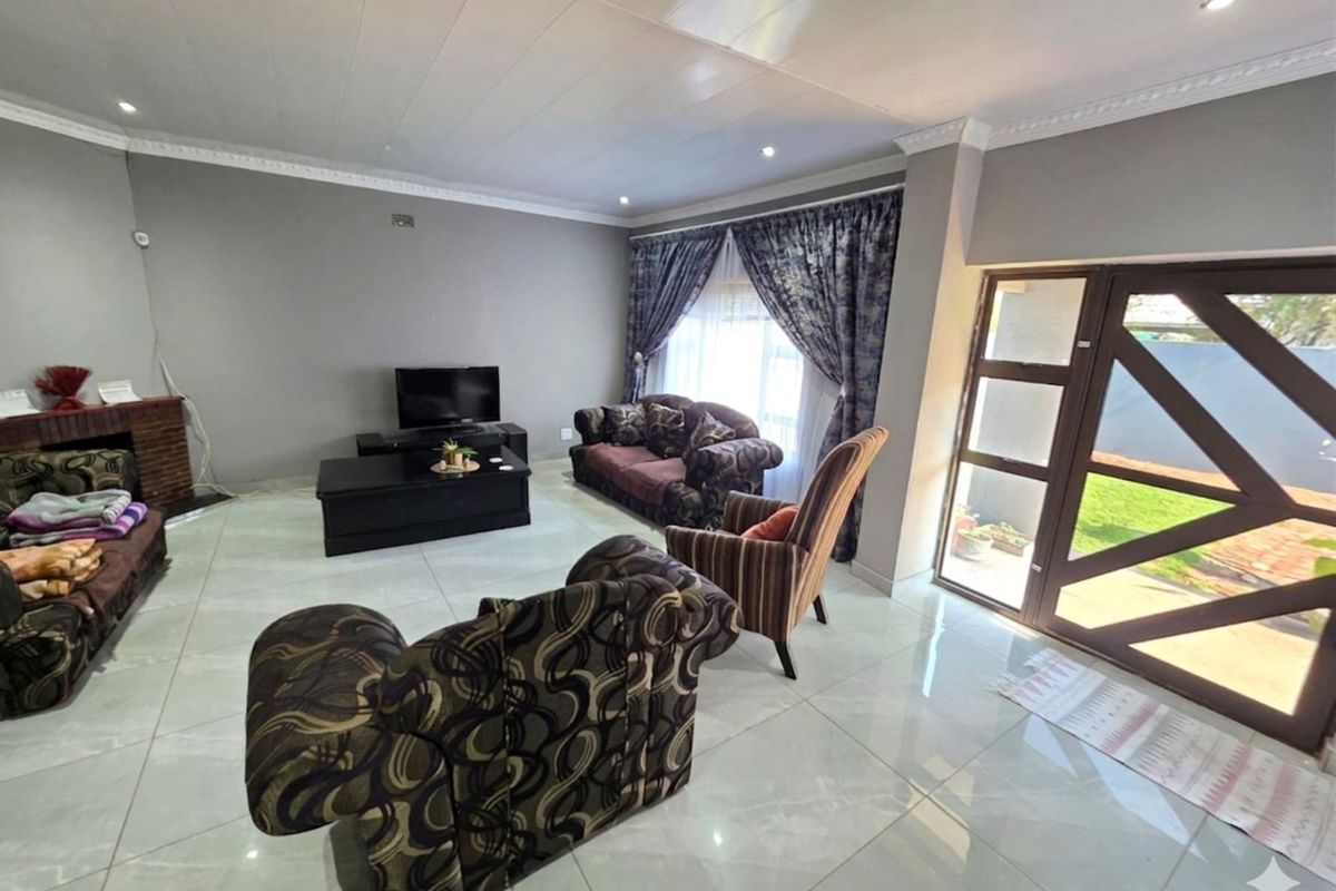House For Sale in Beaconsfield - Photo 4
