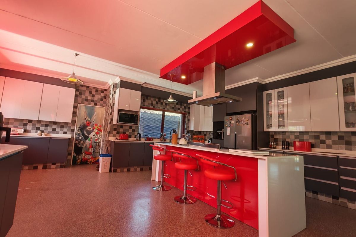 House For Sale in Sunward Park - Photo 2