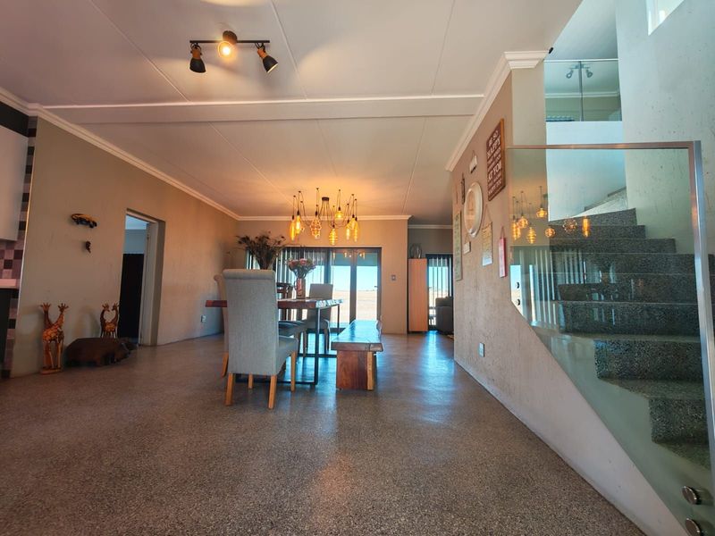 House For Sale in Sunward Park - Photo 2